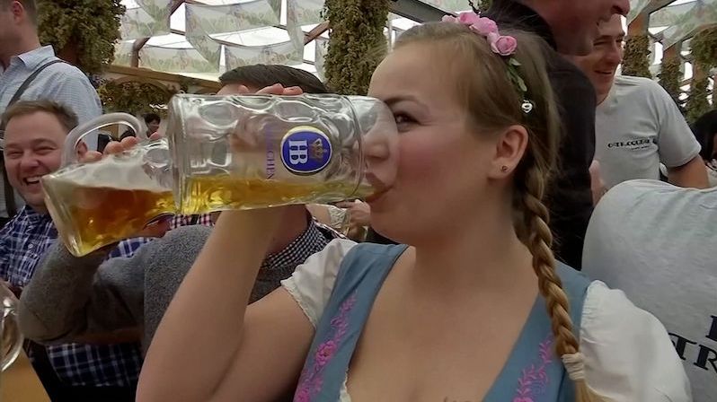 Milovníci piva druhý rok ostrouhají. Oktoberfest nejspíš zase nebude