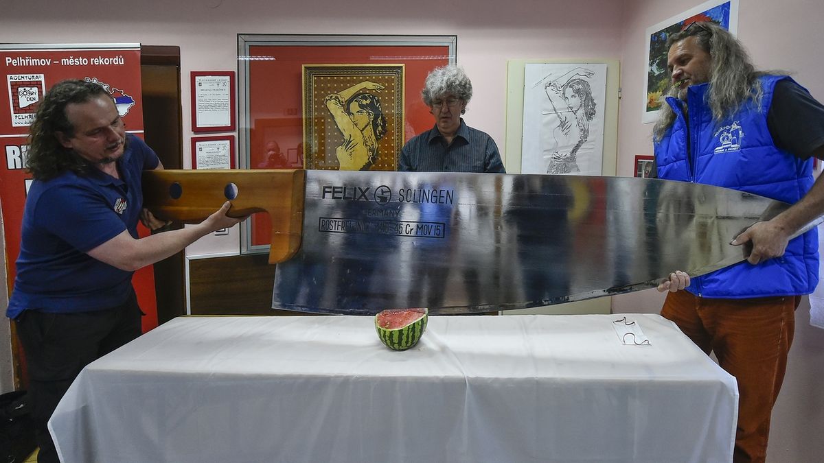 Největší nůž v Česku měří téměř tři metry