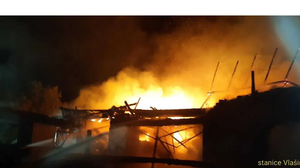 Sét làm cháy một nhà kho ở Načeradec thuộc vùng Benešov