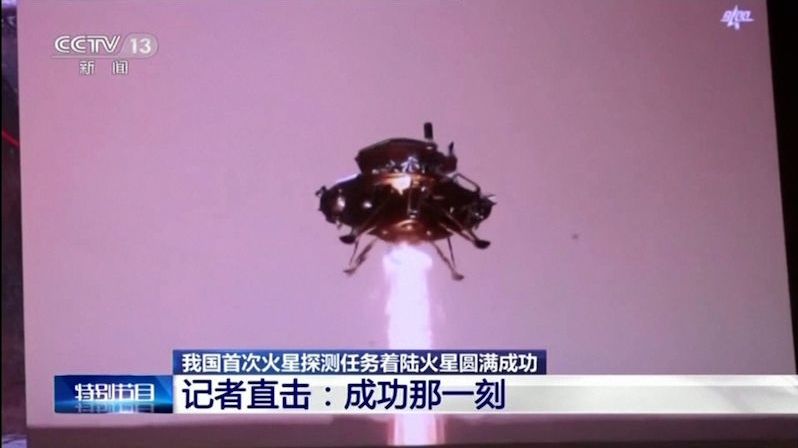 Na Marsu přistál čínský modul s vozítkem