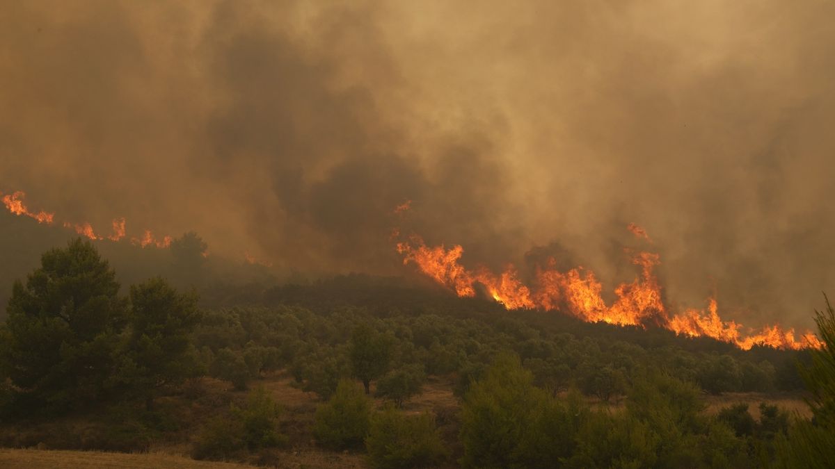 Lesní požáry u Athén mají první oběti