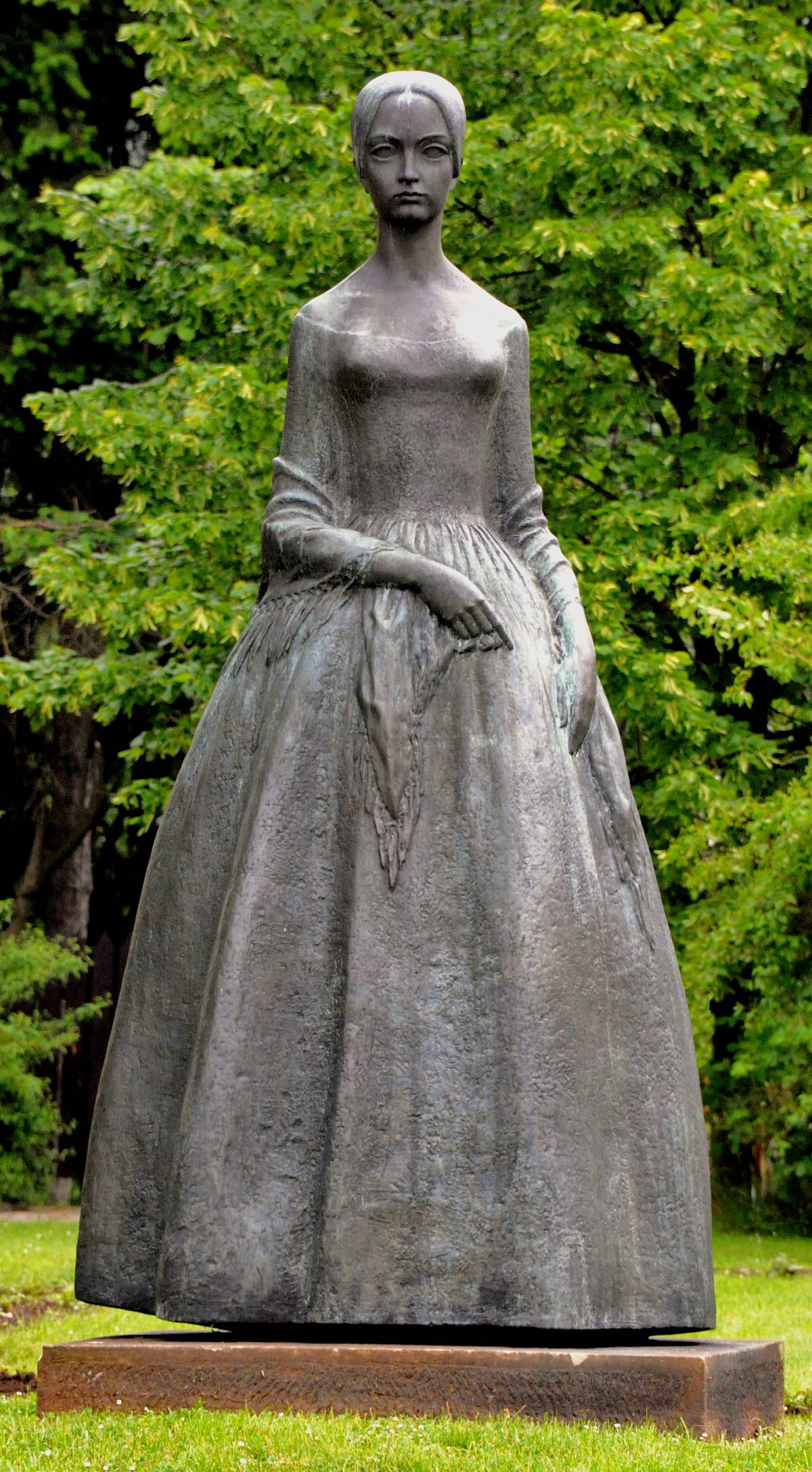 Socha Boženy Němcové v České Skalici.