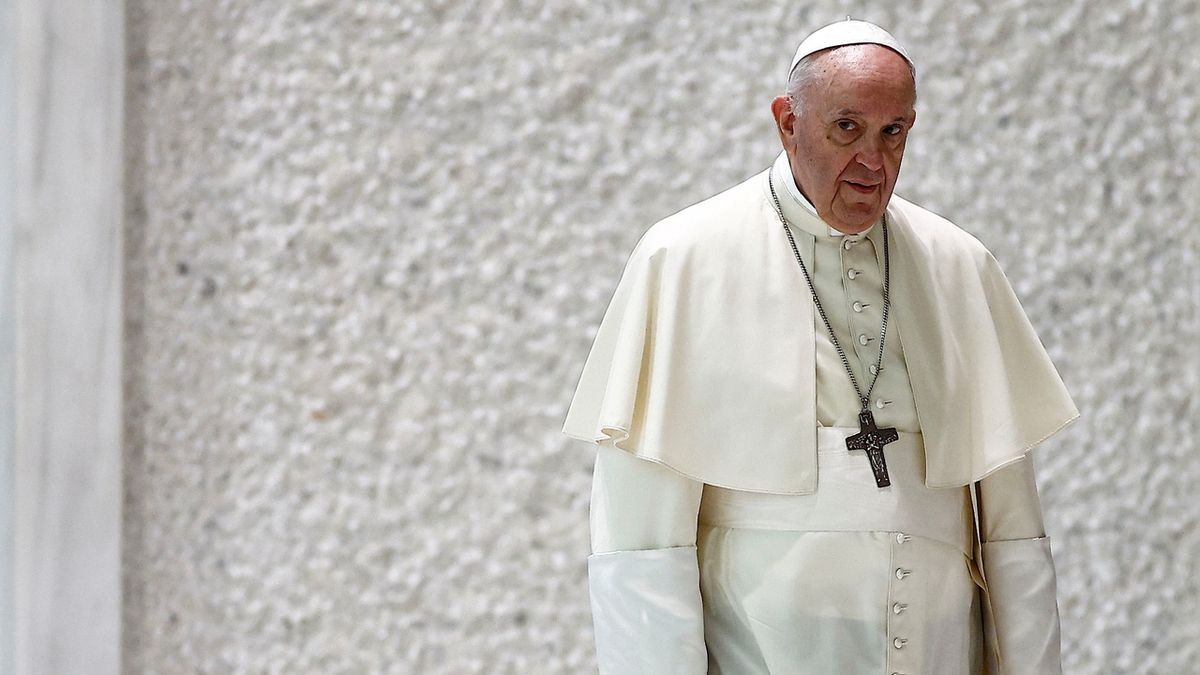 Postojem k válce ztratil papež v Polsku další stoupence