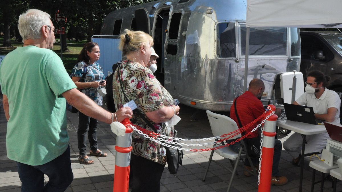 Vakcinační tour na Královéhradecku provázela úleva i nadávky