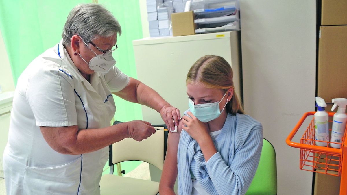 Francouzský úřad doporučil očkování rizikových dětí od pěti let