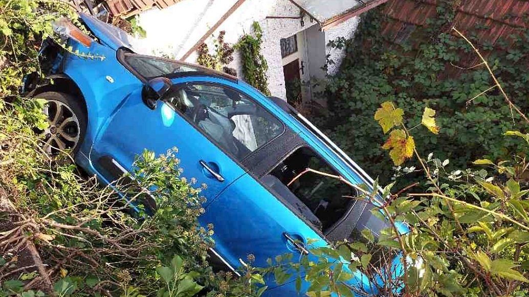 V italské L'Aquile vjelo auto na zahradu školky, jedno dítě zemřelo