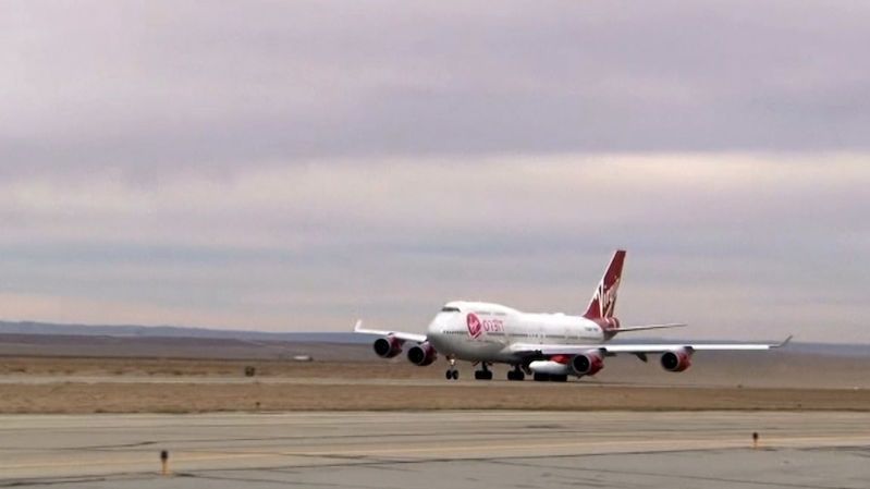 Modifikovaný Boeing 747 vynesl raketu s nákladem a pak ji zdárně odhodil