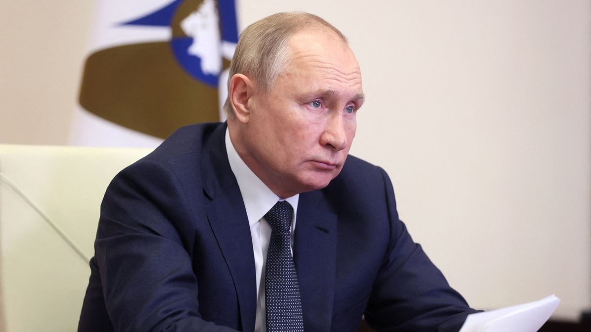 Putin situaci s kazašským prezidentem Tokajevem pravidelně konzultuje