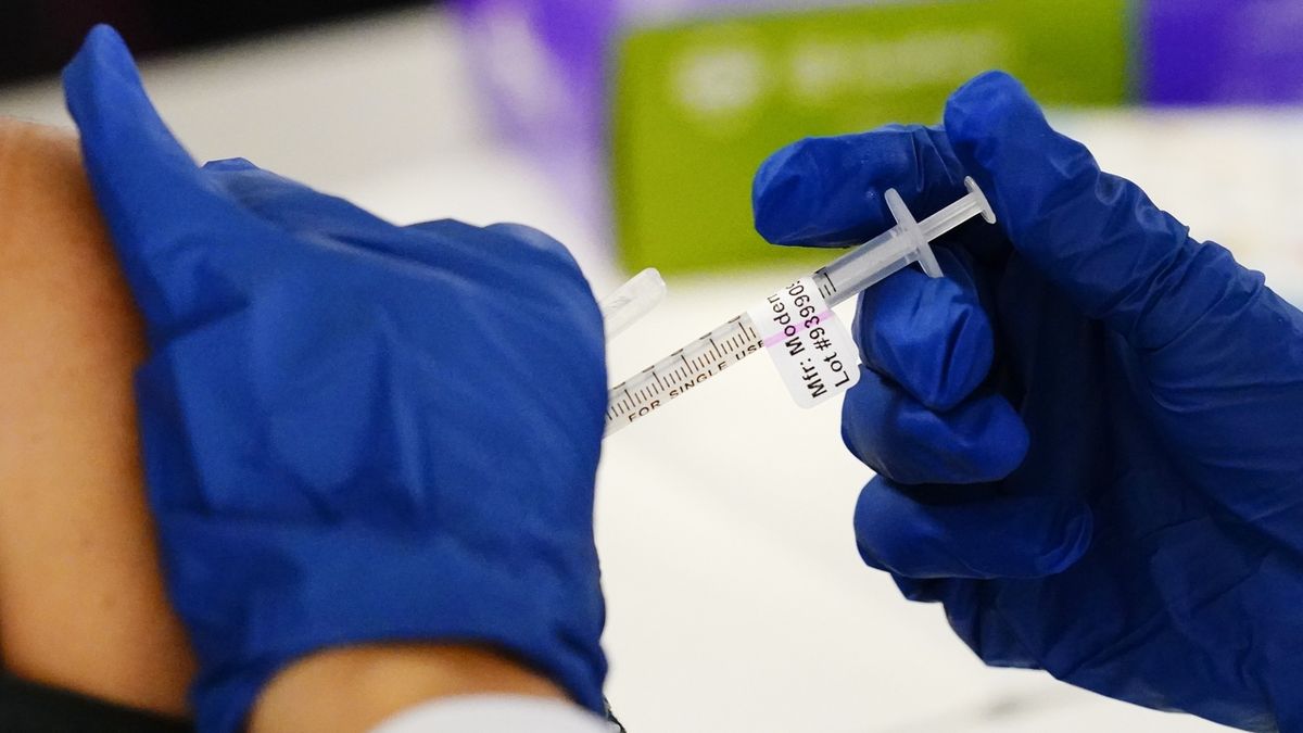 Dvanáct Maďarů dostalo omylem šestinásobnou dávku vakcíny