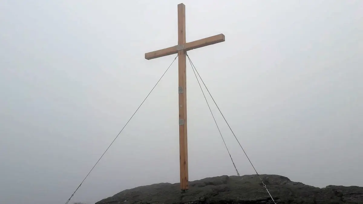 Kříž na vrcholu Vozka 