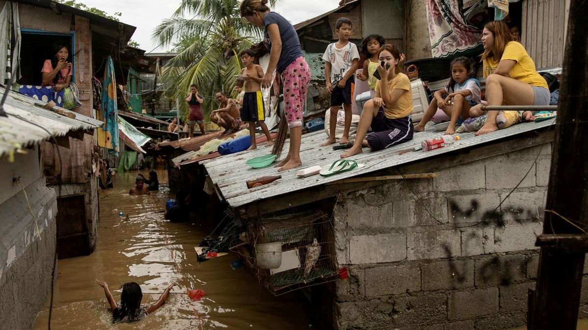 Tajfun Noru zeslábl, podle vietnamských úřadů stále hrozí záplavy