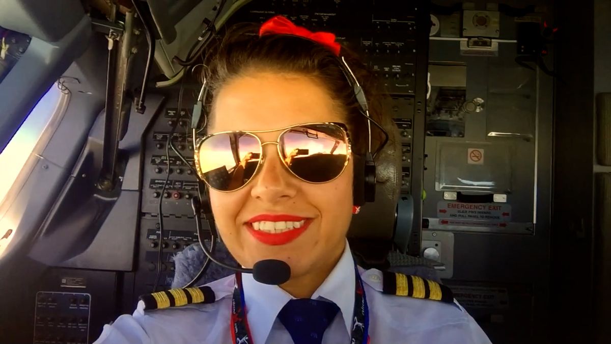 Tleskání cestujících mě těší, říká česká pilotka a parašutistka