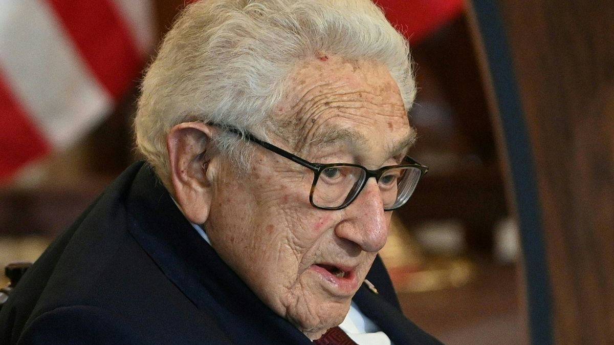Idea neutrální Ukrajiny je za těchto podmínek nesmyslná, řekl Kissinger. A podpořil její vstup do NATO