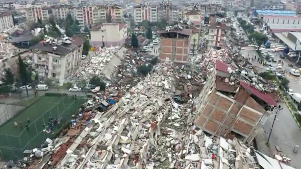 Zemětřesení má první českou oběť