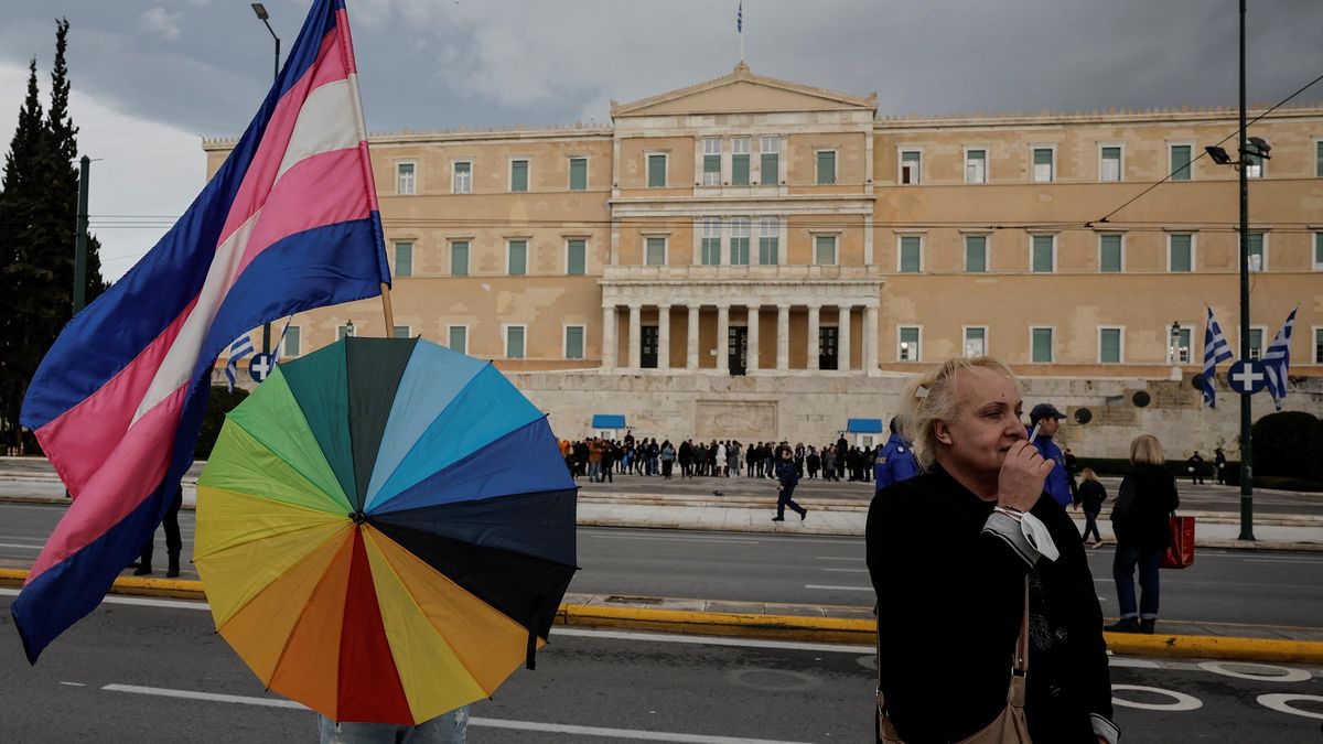 Řecký parlament schválil manželství pro všechny