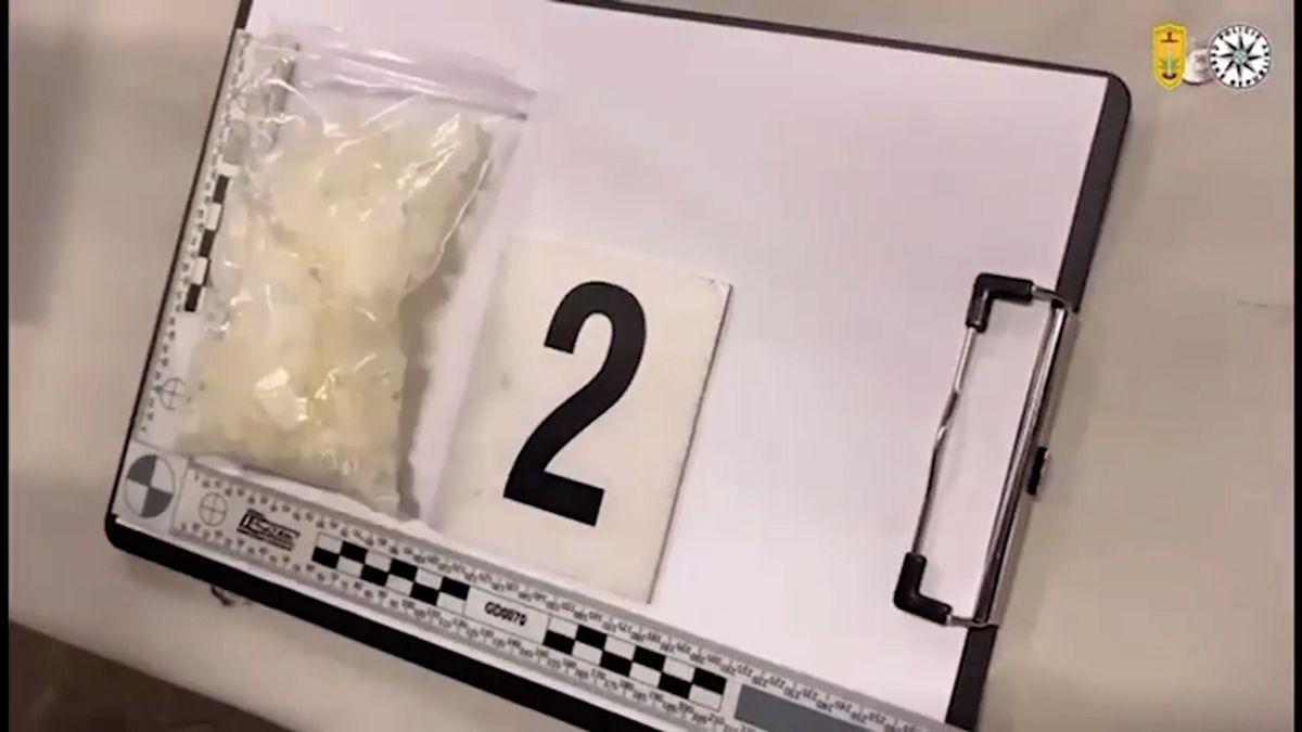 Pervitin v kapsách prodávaných bund. Policie zasahovala u vietnamských stánků