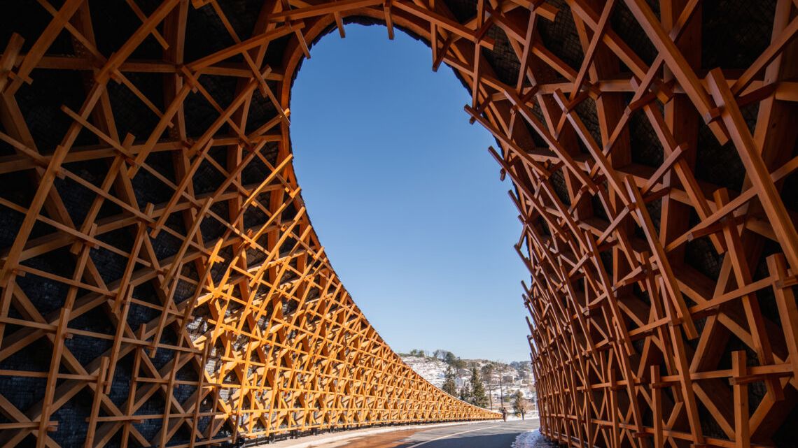 FOTO: Megalomanský hotel nebo tkaný tunel. Světový architektonický festival představil nejlepší díla