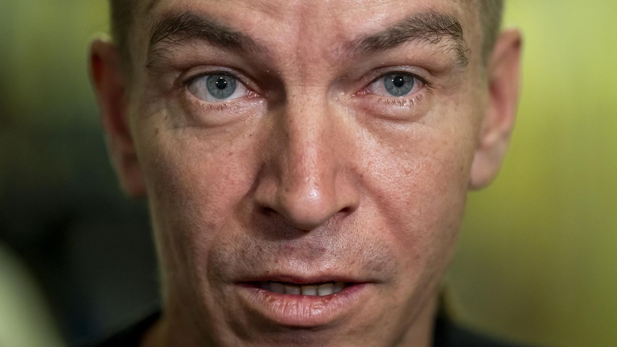 Rozbrečíme Bartoše, lákají Piráti. Jejich někdejší lídr se přestaví jako stand-up komik