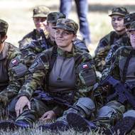 Vojenské cvičení pro absolventy středních škol ve Vojenském újezdu Hradiště