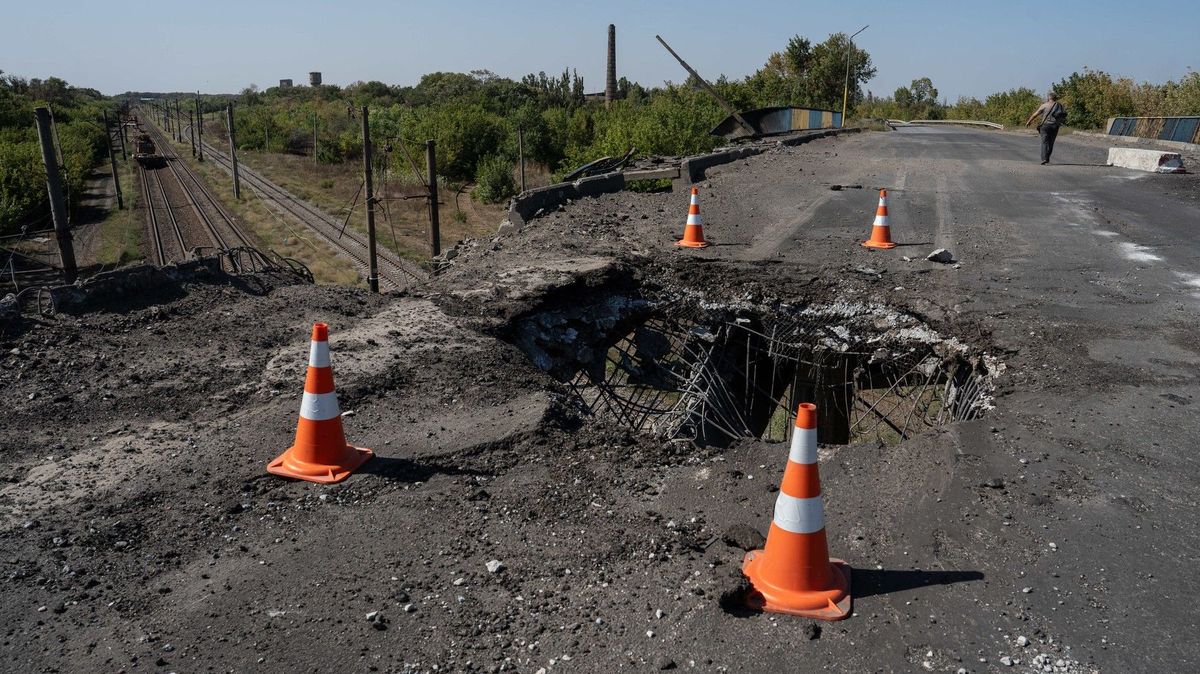 Rusové dobyli další město v Doněcké oblasti a pokračují v tažení na klíčový Pokrovsk