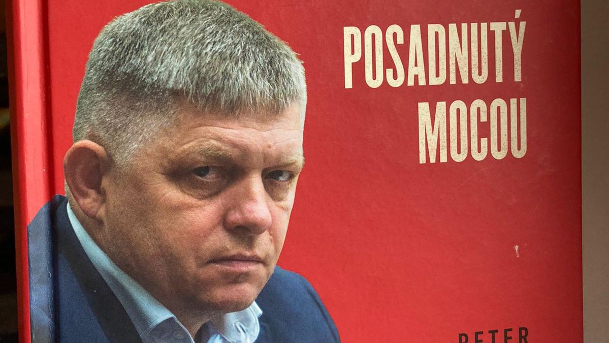 Za fotografii na obálce knihy žádá Fico odškodnění 2,5 milionu