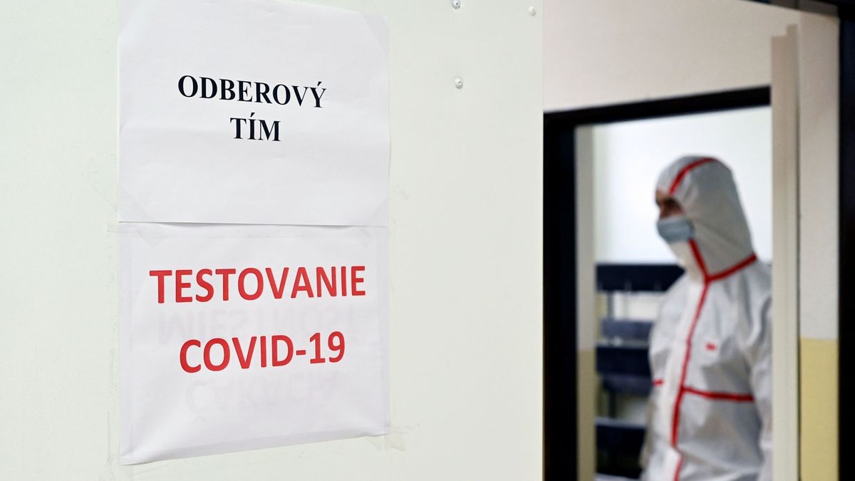 Slovenský epidemiolog: Situace je vážná, nechceme skončit jako Češi