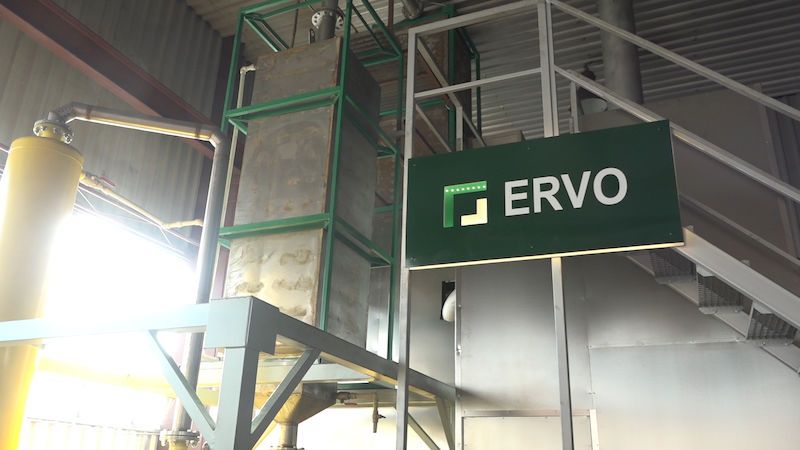 Unikátní česká technologie přemění odpad na suroviny. Nahradit tím může ropu