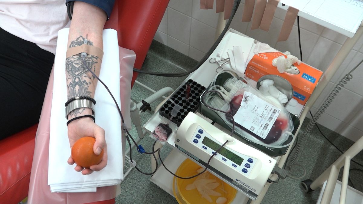 Odběr krve zabere dárci zhruba 15 minut, naproti tomu odběr plazmy trvá přes hodinu.