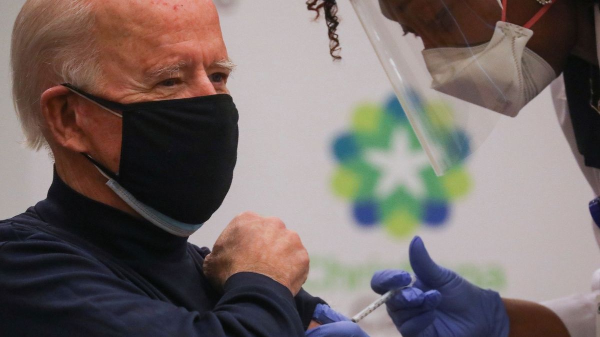 Biden se nechal očkovat proti koronaviru