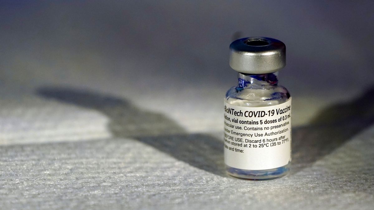 EU svými nesmyslnými pravidly brzdí dodávky vakcín, stěžuje si Pfizer