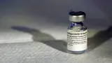 Vakcína od Pfizeru chrání i proti zmutovaným koronavirům, ukazují testy