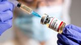 Očkování proti covidu? Za 12 let bude hotovo, smějí se na internetu Češi