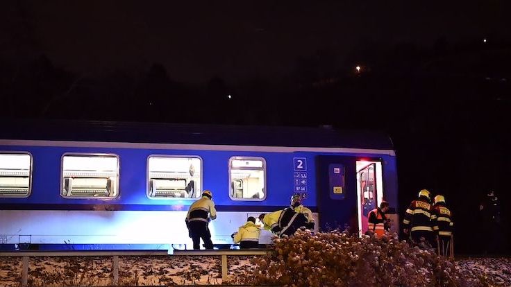 Vlak v Praze zabil muže, který seděl v kolejišti