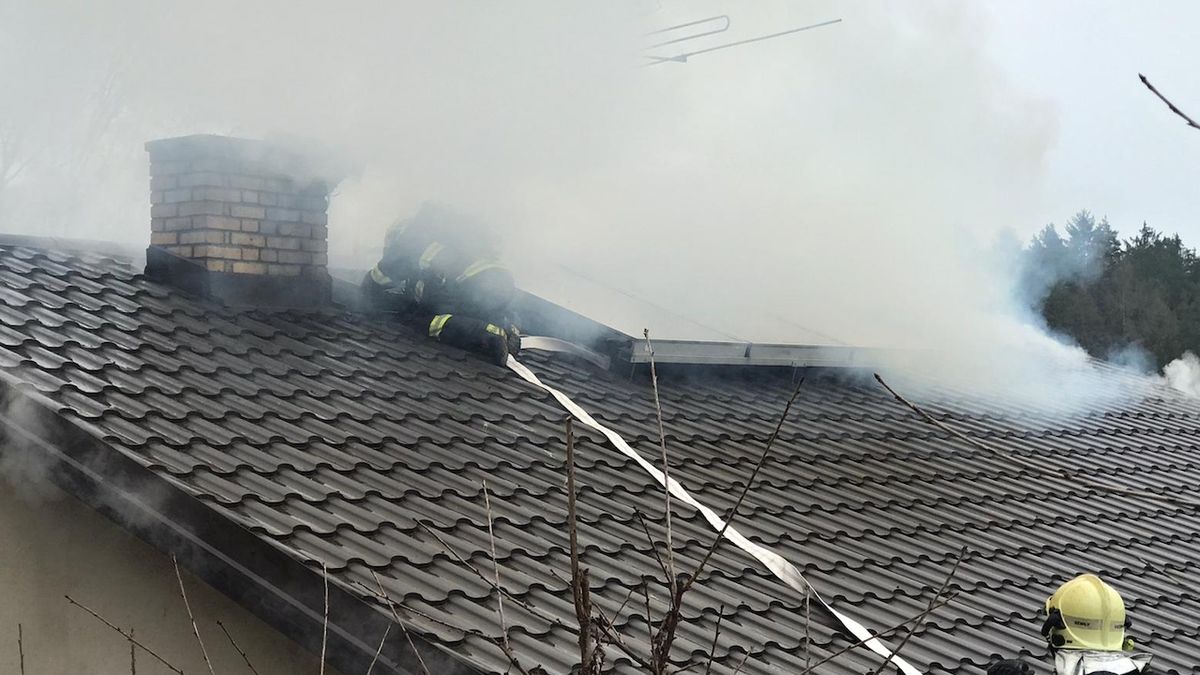 Požár rodinného domu v Železném Brodě na Jablonecku