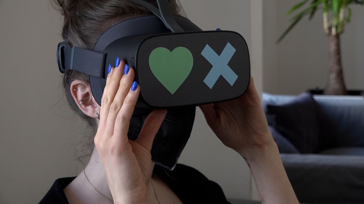Virtuální brýle doveze zájemcům kurýr až domů.