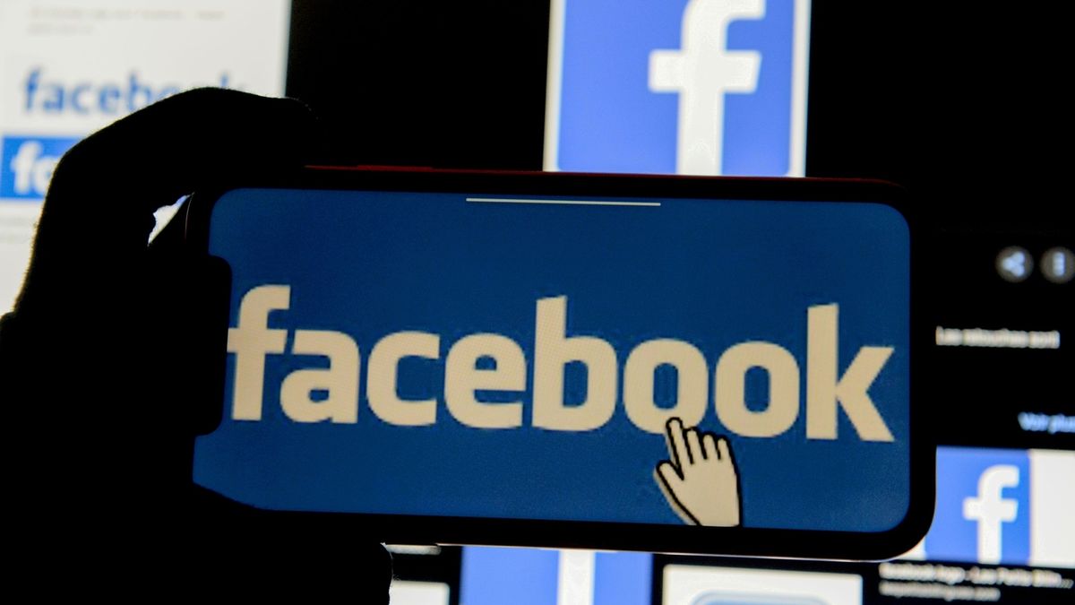 Lidé si z výpadku Facebooku utahují na Twitteru