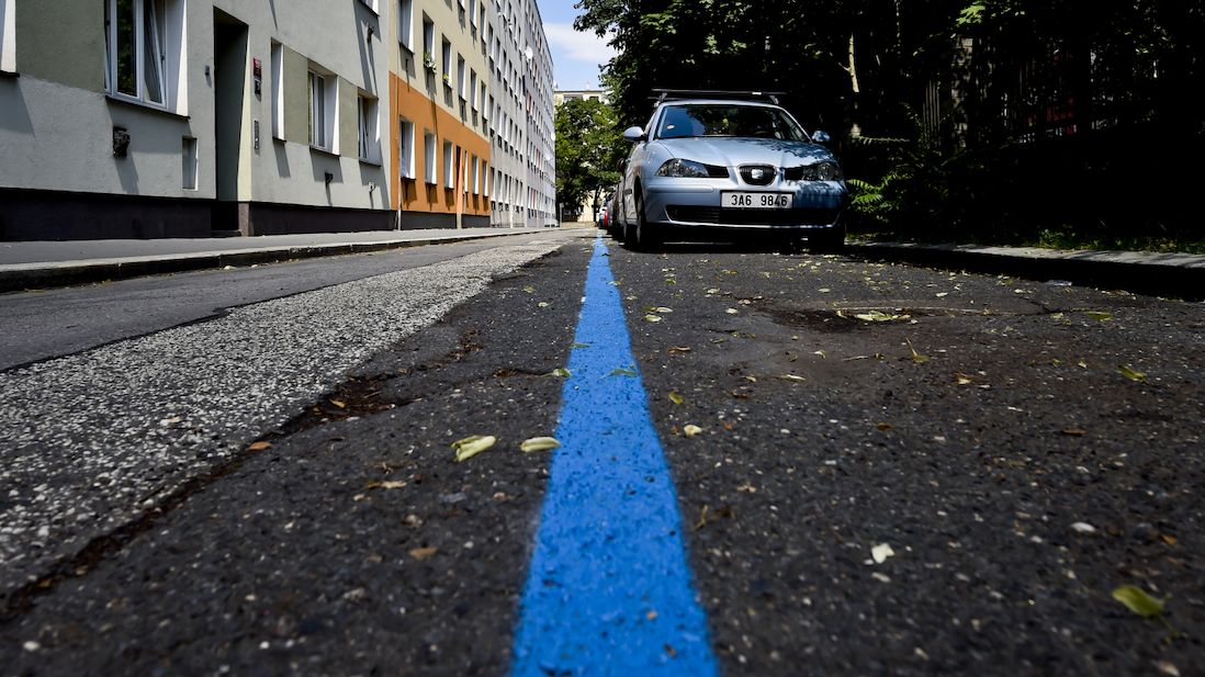 Modré zóny v Praze fungují 25 let. Nápad regulovat parkování je však starší