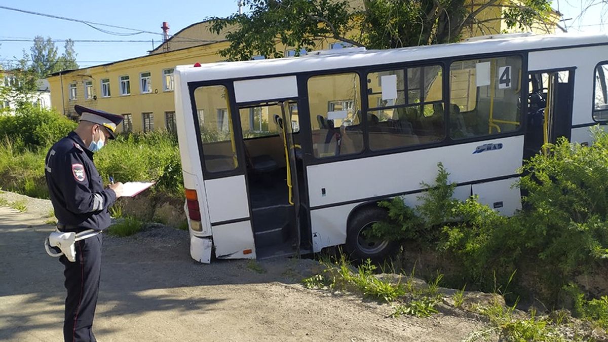 Autobus, jemuž selhaly brzdy, vjel v Rusku do dělníků. Šest jich zabil