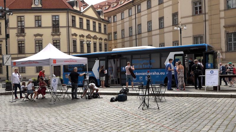 Po Praze bude jezdit očkovací autobus: žádná registrace a vakcína na přání