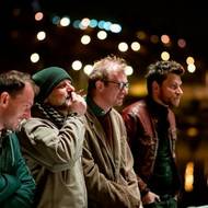 Martin Hofmann, Hynek Čermák, Martin Pechlát a David Švehlík ve filmu Prvok, Šampón, Tečka a Karel (2021). Před kamerou se sešli kamarádi. Režíroval ho další jejich kamarád a autor knižní předlohy Patrik Hartl.