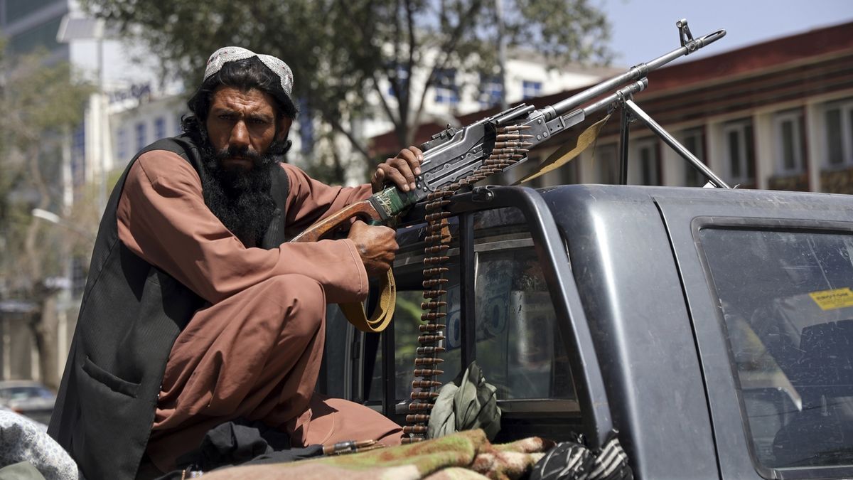 ON-LINE: Situace na letišti v Kábulu je extrémně složitá, je tam už i Tálibán