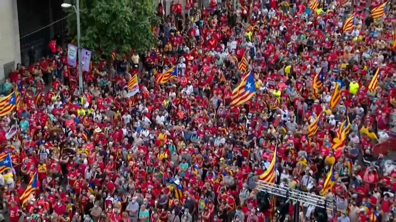 Katalánci opět vyšli do ulic. Desetitisíce jich demonstrovaly za nezávislost