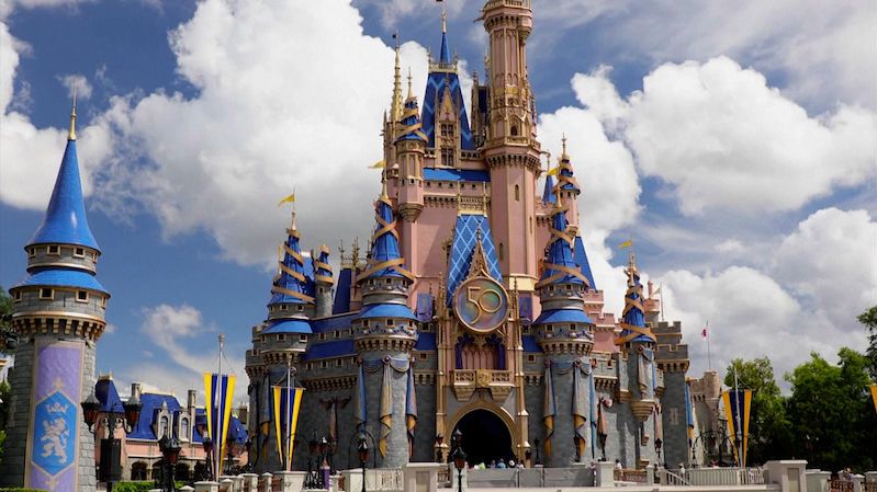 Obří zábavní Disneyland na Floridě byl otevřen před 50 lety