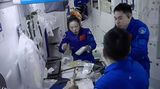 Loď Šen-čou 13 dopravila na čínskou vesmírnou stanici novou posádku