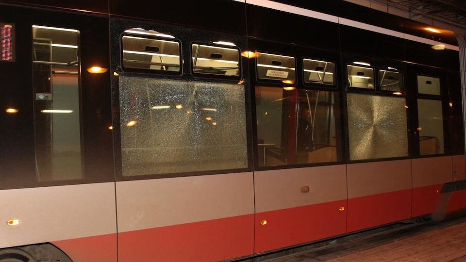 V Praze někdo střílel na tramvaje a autobus