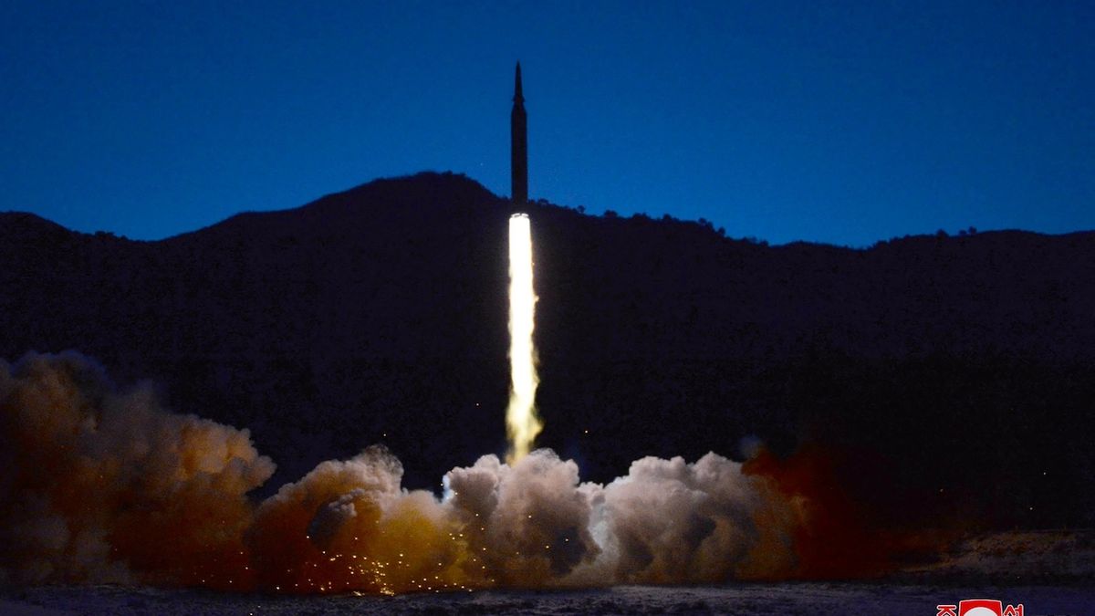 Severokorejská balistická raketa přeletěla sever Japonska