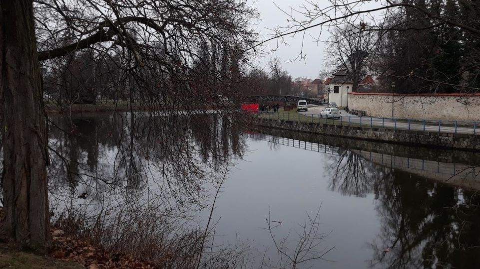 V řece v Českých Budějovicích našli mrtvého muže
