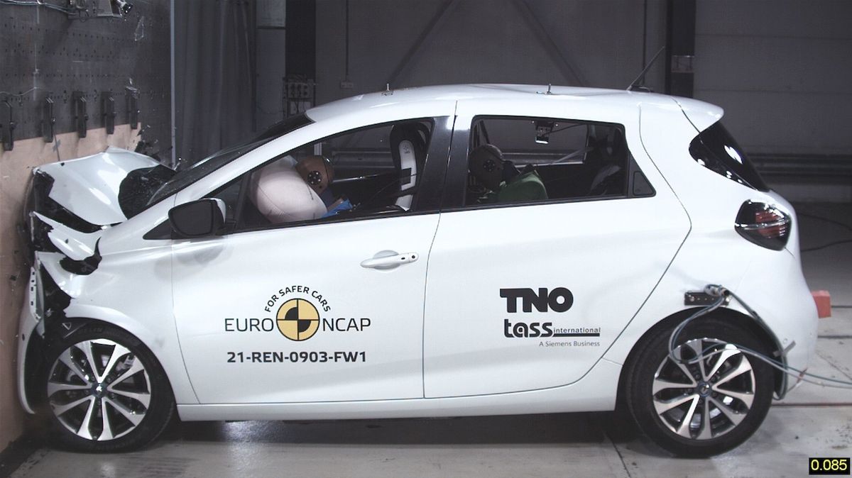 Nové crash testy: Fabia má pět hvězd, Renault Zoe žádnou a nejlevnější elektromobil jen jednu