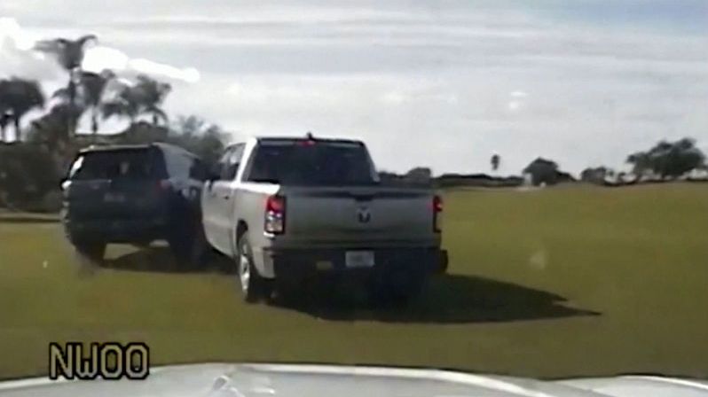 Policejní honička skončila na golfovém hřišti, hráči nevěřili vlastním očím
