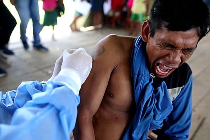 Amazonské kmeny v Peru při příchodu vakcíny